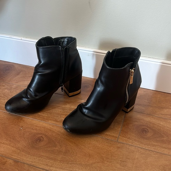 Black booties - Picture 1 of 2
